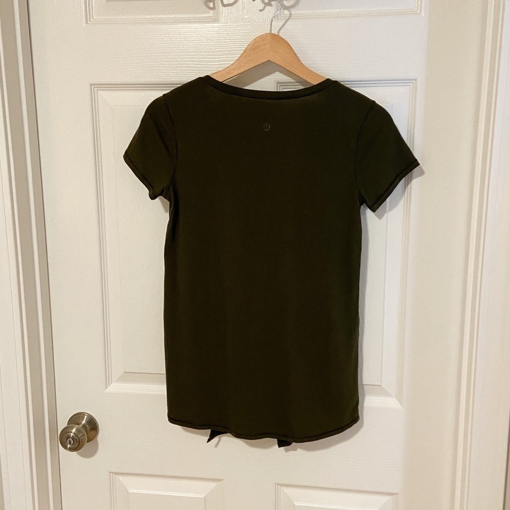 Lululemon Knot A Problem Tee in Dark Olive - Picture 9 of 10